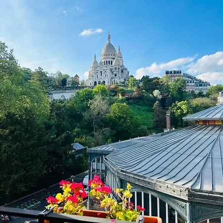 Unique View Of Sacre Coeur! *